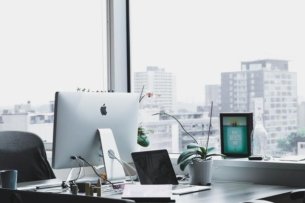 Arbeitsplatz mit Computer
