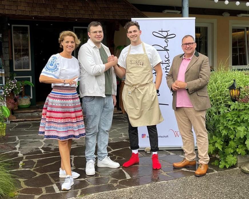 Die beiden Wolfgangsee-Köche bei der Staffelübergabe