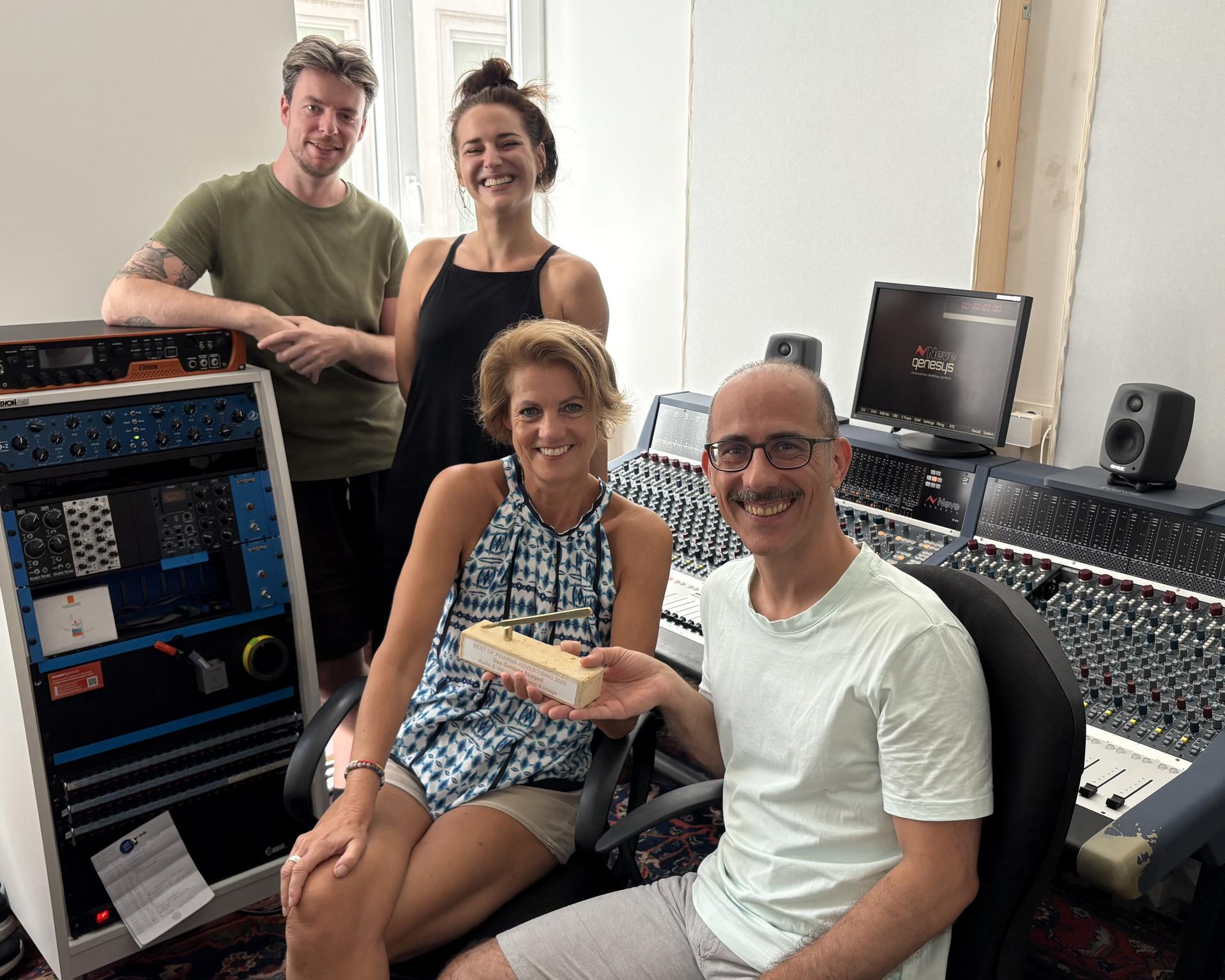 Das Podcast-Team mit dem Goldenen Skalpell
